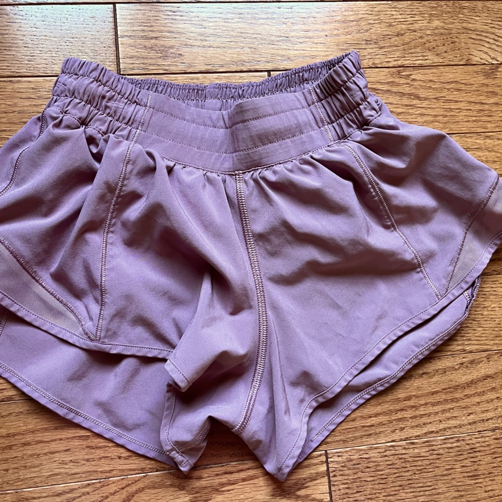Lululemon size 2 hotty hot 2.5 length